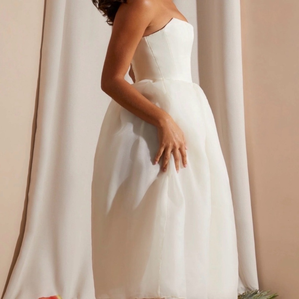 Oh Polly NWT Strapless Off White Dress Size 8 - Picture 4 of 7